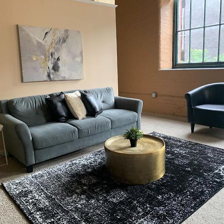 Frontdesk I Sycamore Place Apts Downtown 신시내티 외부 사진