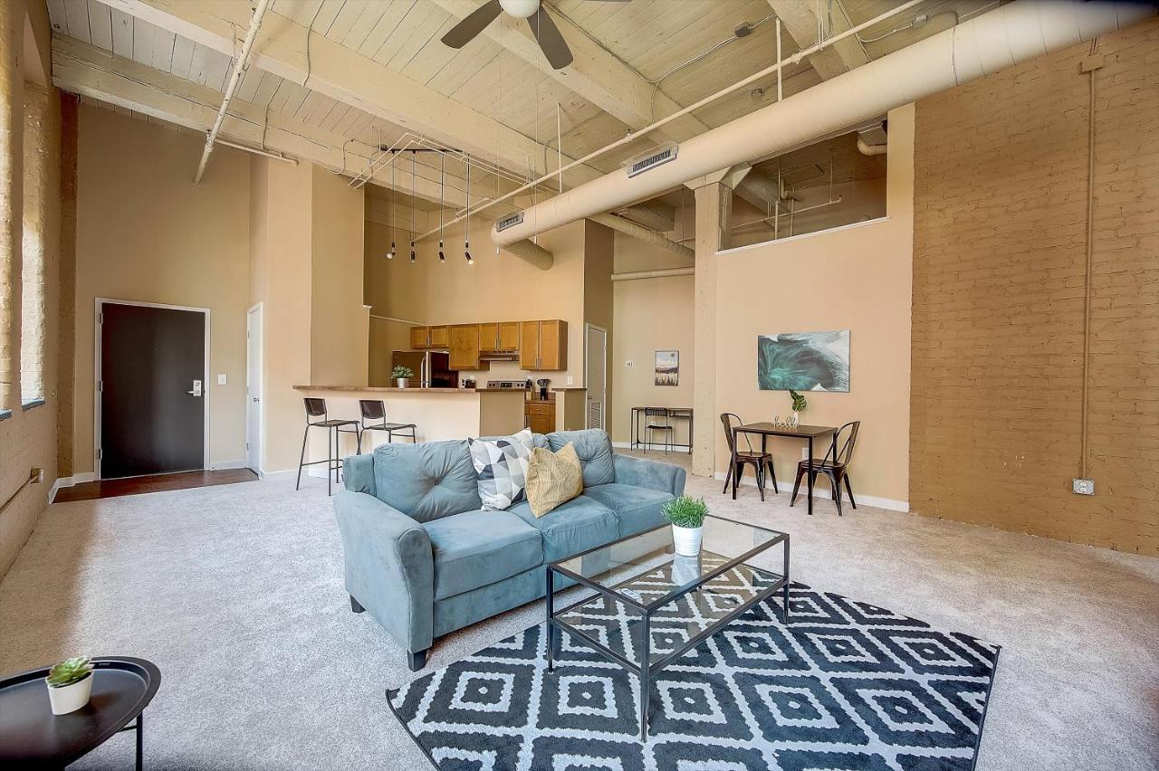 Frontdesk I Sycamore Place Apts Downtown 신시내티 객실 사진