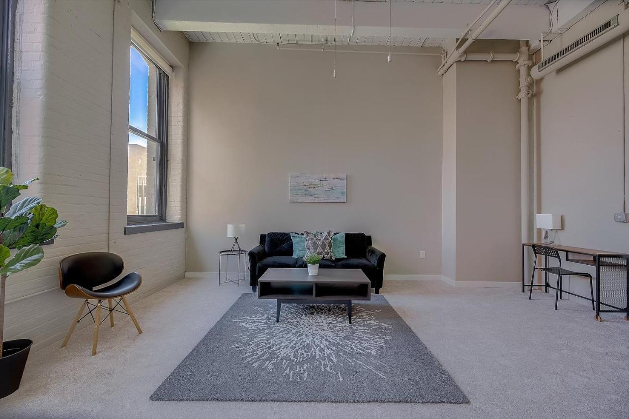 Frontdesk I Sycamore Place Apts Downtown 신시내티 객실 사진