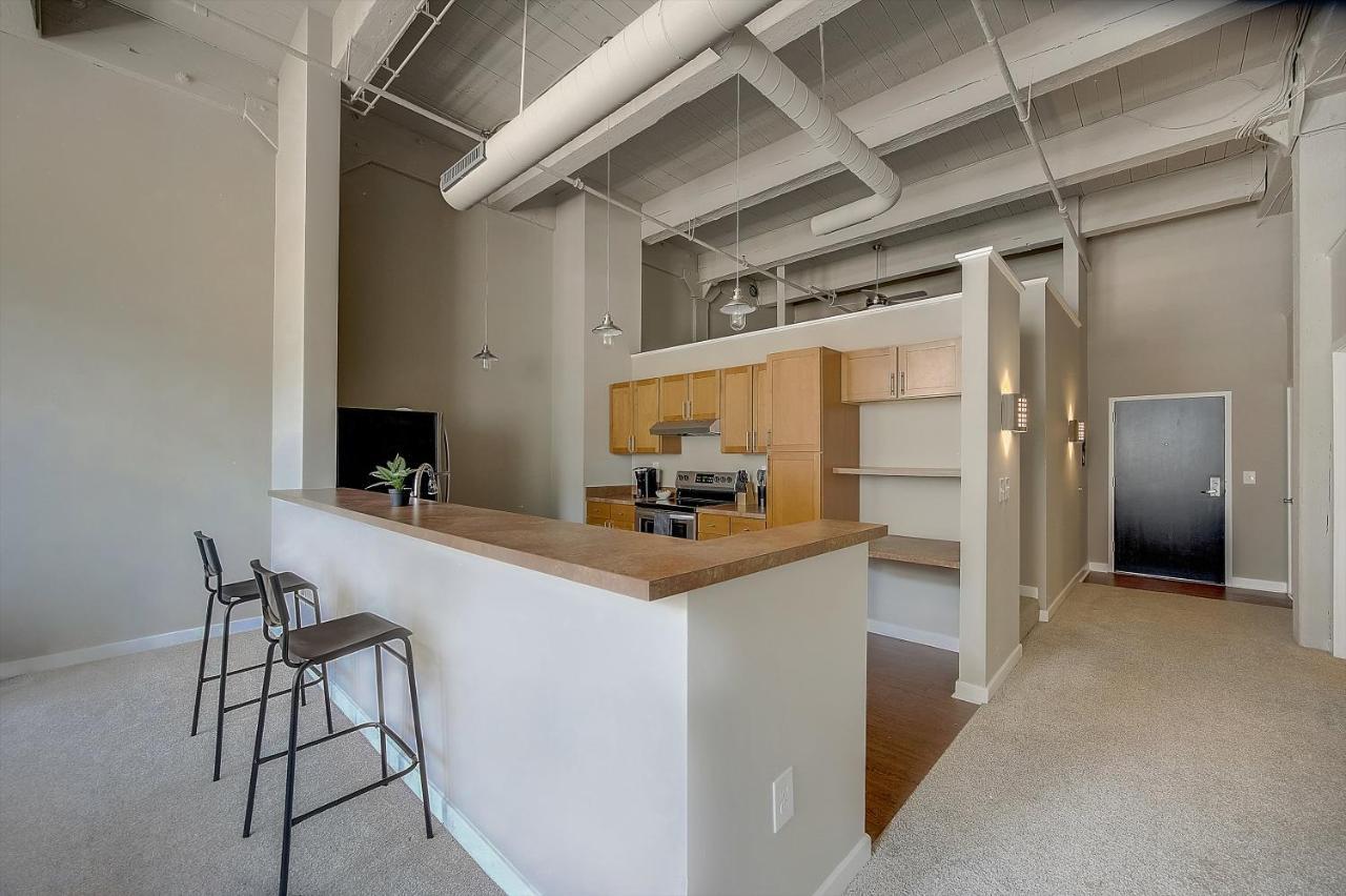 Frontdesk I Sycamore Place Apts Downtown 신시내티 외부 사진