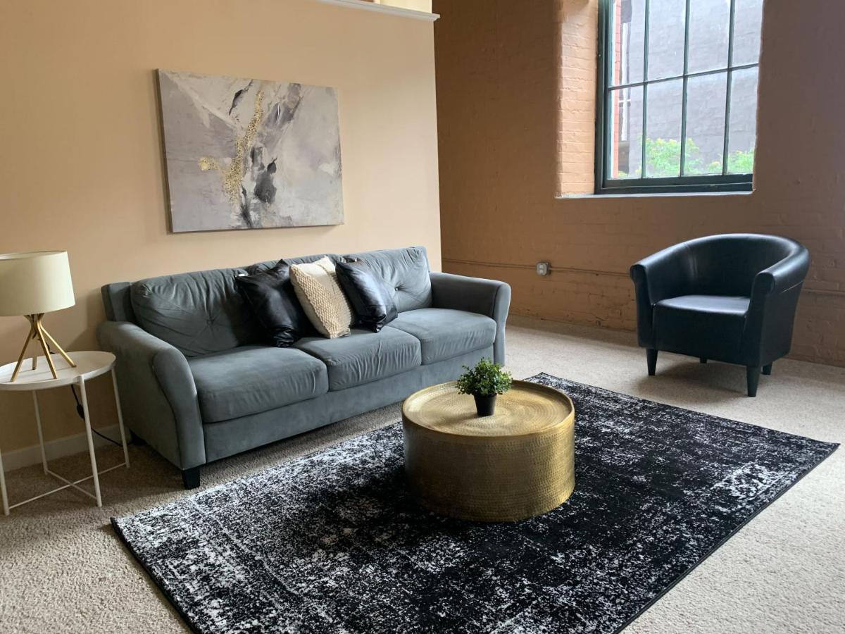Frontdesk I Sycamore Place Apts Downtown 신시내티 외부 사진